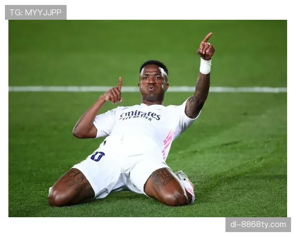 维尼修斯与哈兰德在进攻角色下形成分散射门结构