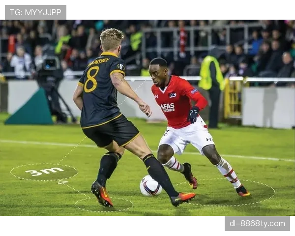 特雷·杨无球跑动减少，持球单打占比提升改变进攻结构